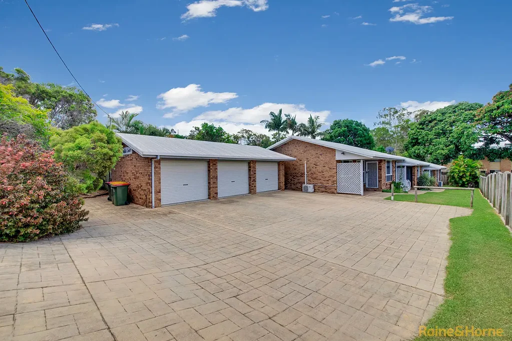 South Gladstone 3ਬੈੱਡਰੂਮ Freshly Updated, Quiet Position & Backing Onto Parkland