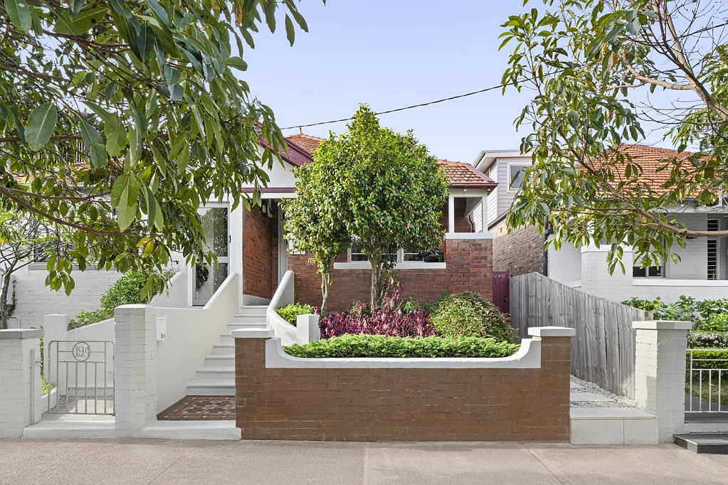 Randwick 3બેડરૂમ A Timeless Randwick Gem with Modern Family Appeal