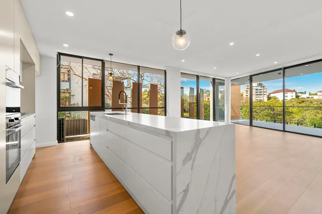 Luxury Three Bedroom Apartment Overlooking Cooper Park With Parking! -