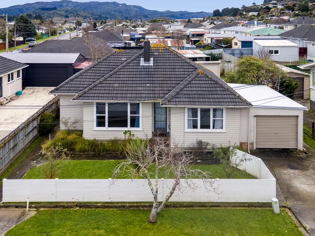 Wainuiomata 3 Slaapkamer Room To Grow, Improve, and Stay!