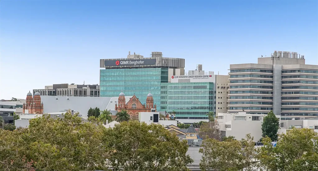 Fortitude Valley 2Phòng ngủ Sunlit Urban Sanctuary: Elevated 2-Bed, 2-Car Living in Fortitude Valley with a 12-meter Balcony