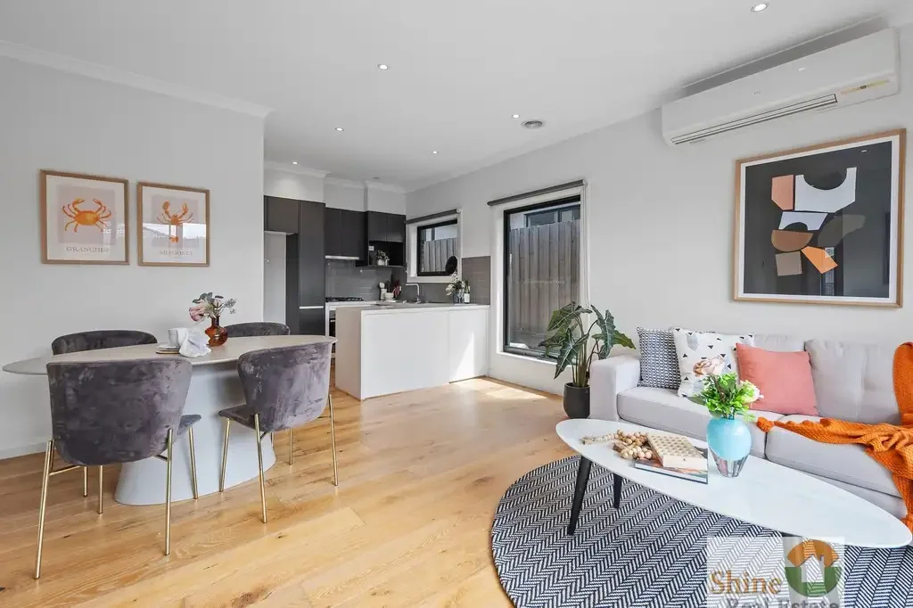 Scoresby 2房 安静庄园后方 便捷步行生活 两卧宽敞明亮 高顶独立书房 开放式厨餐区 私密低维后院 双水槽中心浴 实用储物棚 卓越地理优势 Supreme Location, Smart Design & Meticulously Maintained Comfort