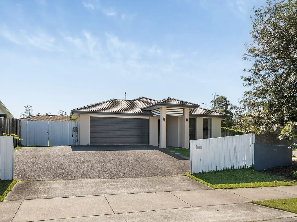 Burpengary East 4Zimmer Spacious Family Living on a 713m2 Corner Block