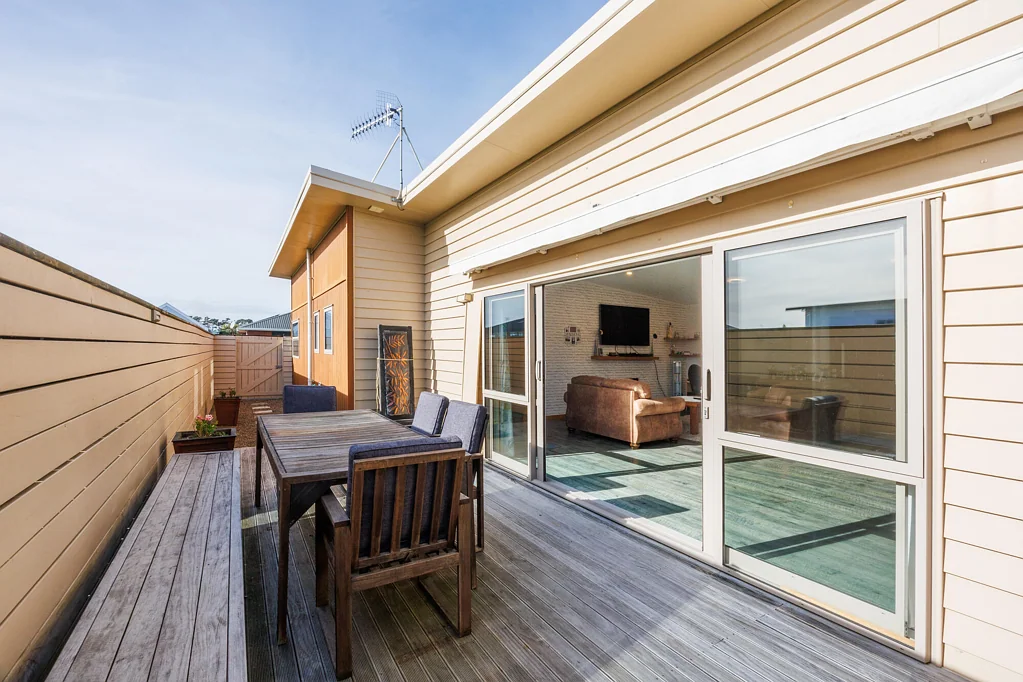 Foxton Beach 4房  Modern & stylish with huge boat shed