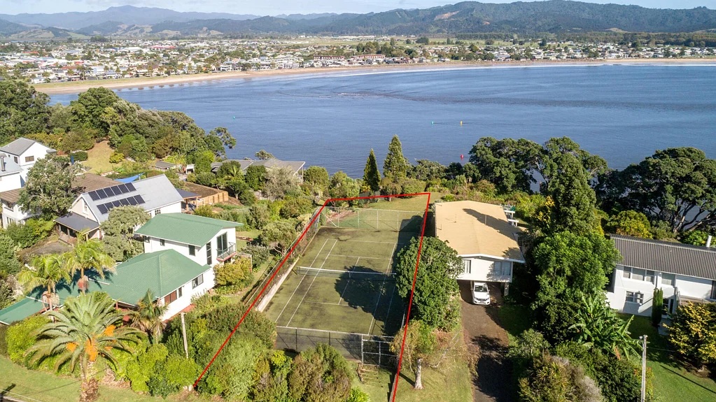 Whitianga A Rare Coastal Position