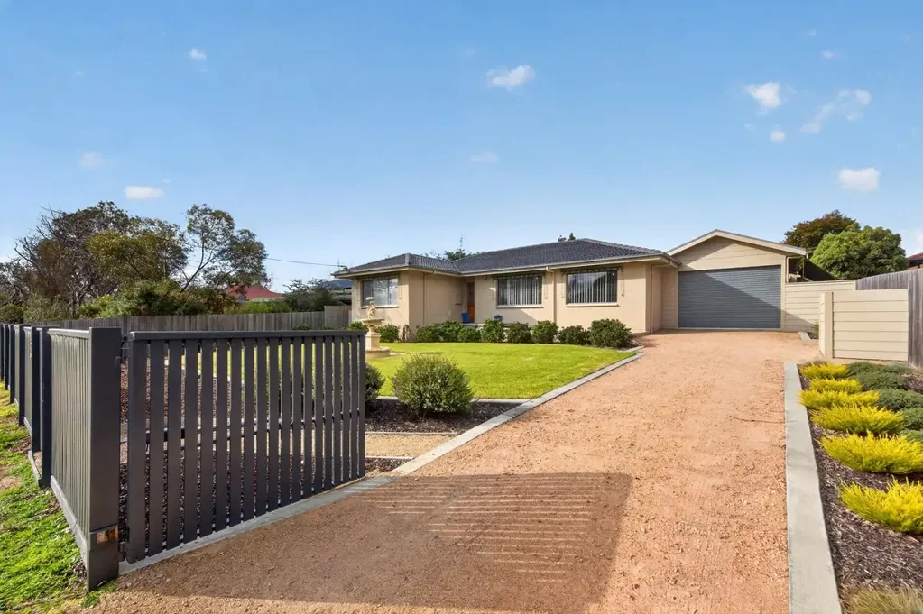 Maffra 3Moenga LOVELY FAMILY HOME IN GREAT LOCATION