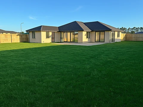 Darfield 4部屋 Modern Family Home in Prime Darfield Location