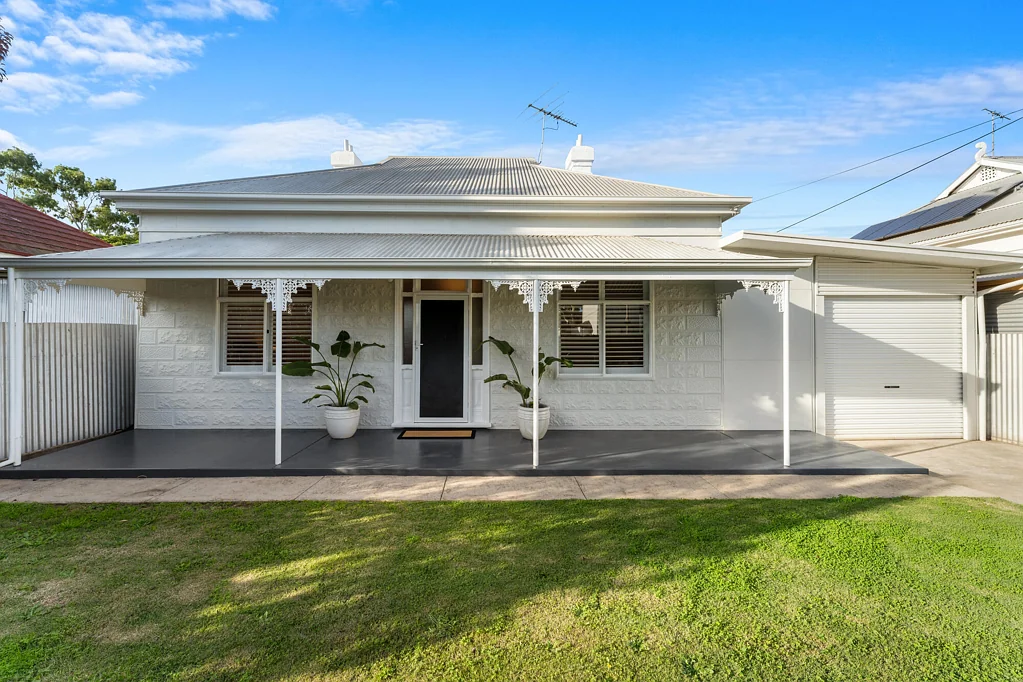 Queenstown 3 Bedroom 1910 Charming Character Villa with Modern Comfort on 929sqm