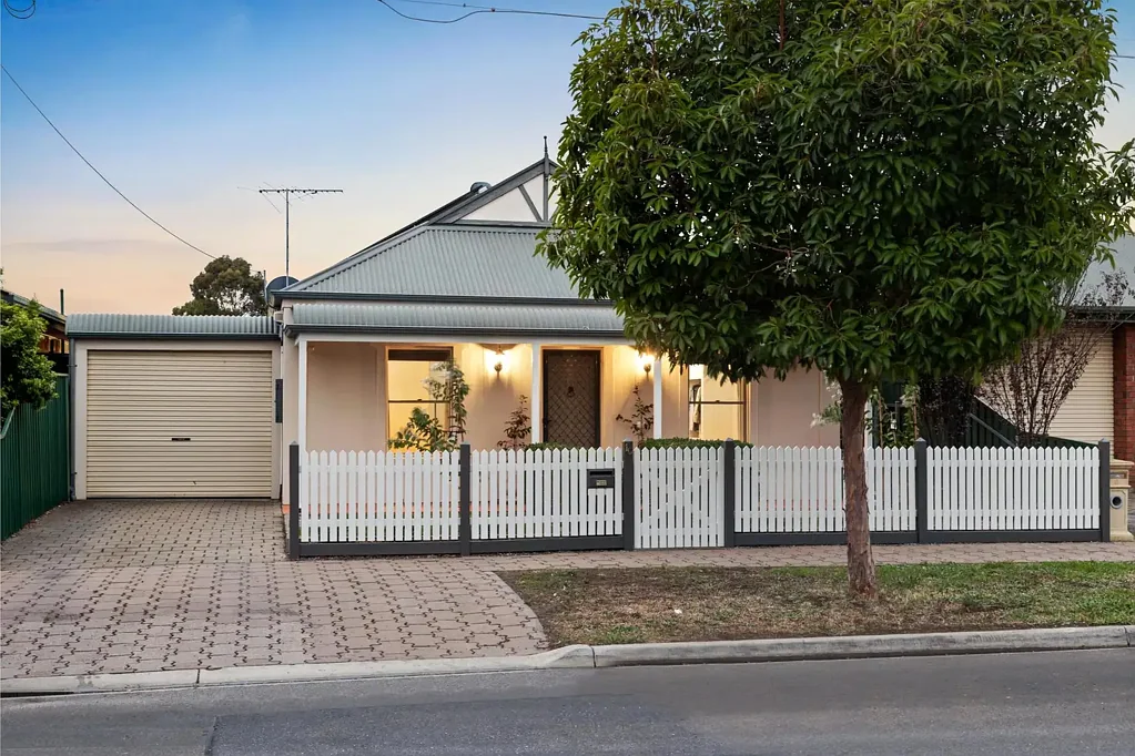 10 Balmoral Street, Hillcrest, SA 5086