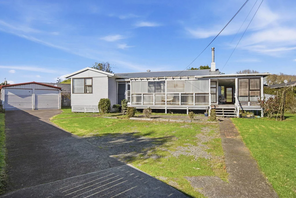 Mangere Bridge 4Moenga Premium Position. Huge Land. Unlimited Potential