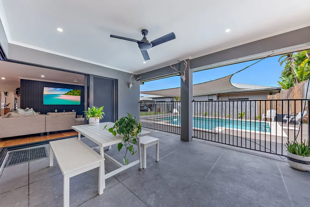 15 Pearl Street, Cannonvale, QLD 4802