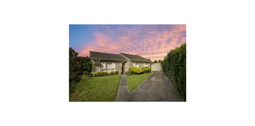 COZY THREE BEDROOM HOUSE CLOSE TO CLAYTON SHOPPING PLAZA