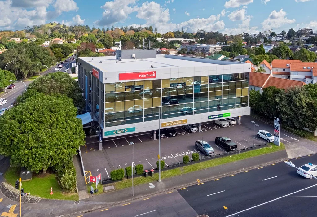 Greenlane HIGH EXPOSURE OFFICE IN THE HEART OF GREENLANE!