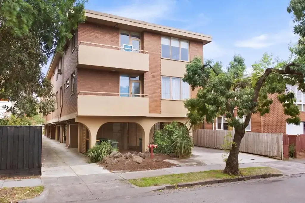 Stylish Top-Floor Apartment in the Heart of Elwood