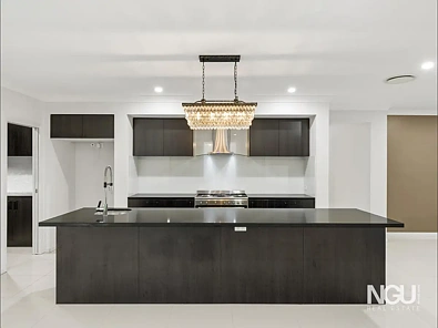 7 Dusk Street, Spring Mountain, QLD 4300, 5房, 3浴, House