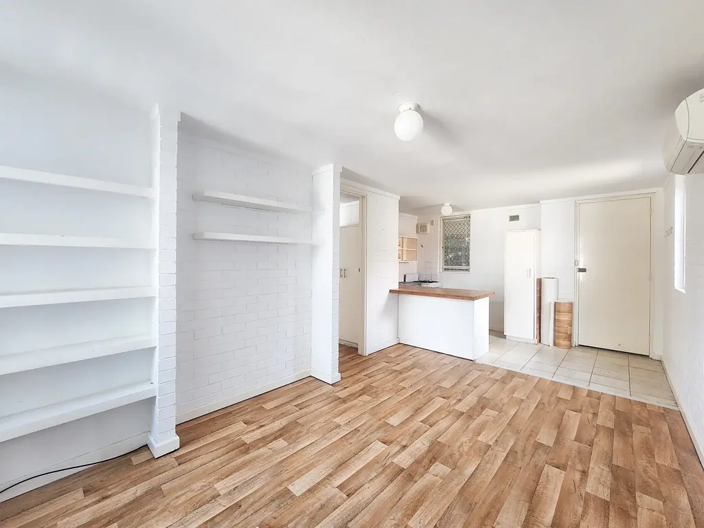GREAT VALUE 1X1 UNIT IN NORTH PERTH!
