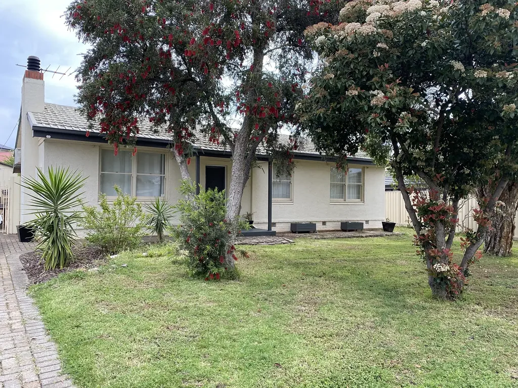 Neat 3 Bedroom Home Updated Family Home w Monthly Gardening Included!