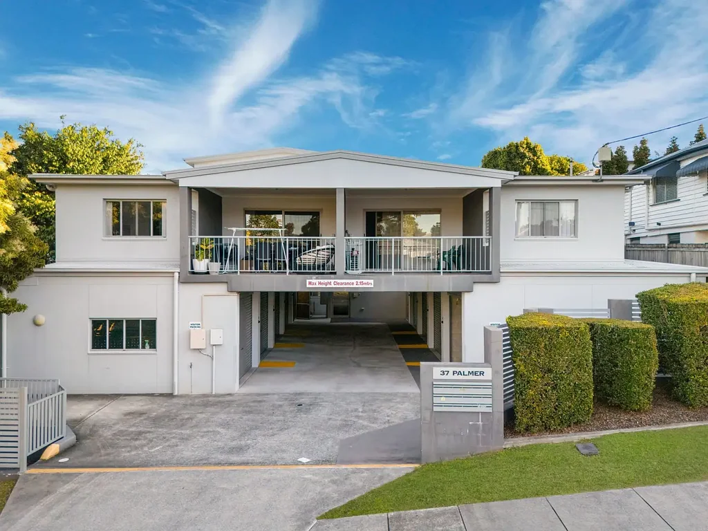 Greenslopes 2Phòng ngủ Ideal Investment or First Home in a Quiet Greenslopes Pocket