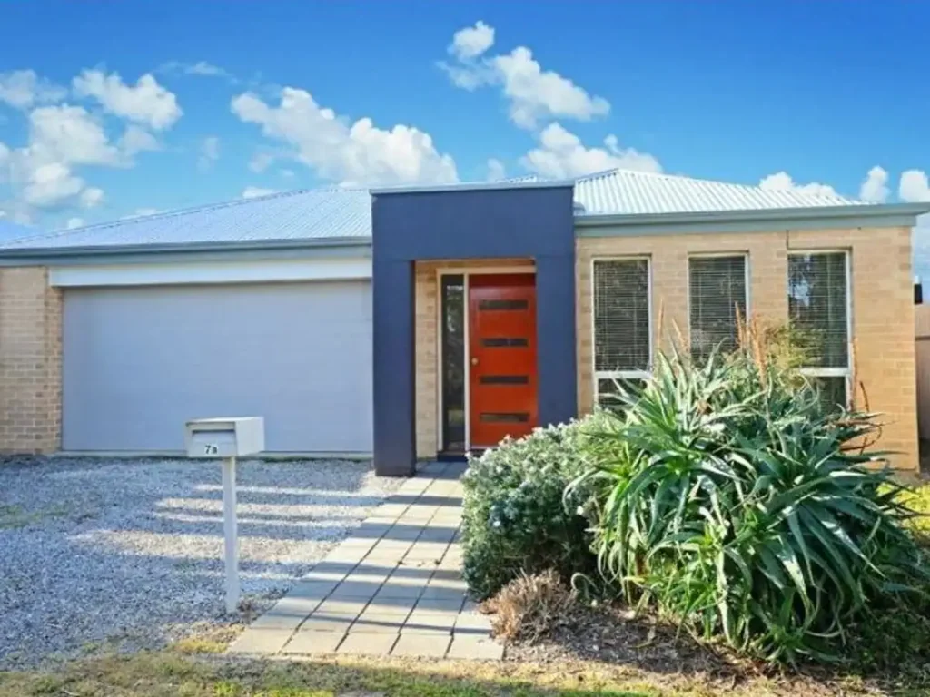 FOUR BEDROOM FAMILY HOME IN SEASIDE LOCATION