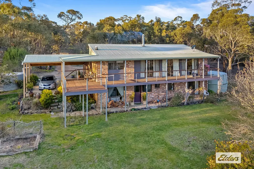 Great Western  3 Level 4 bedroom brick veneer home and a 2 bedroom cottage with views to the Black Ranges and Grampians