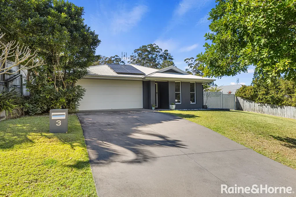 Cooroy 3房  Modern Living with Exceptional Shedding & Space to Spare
