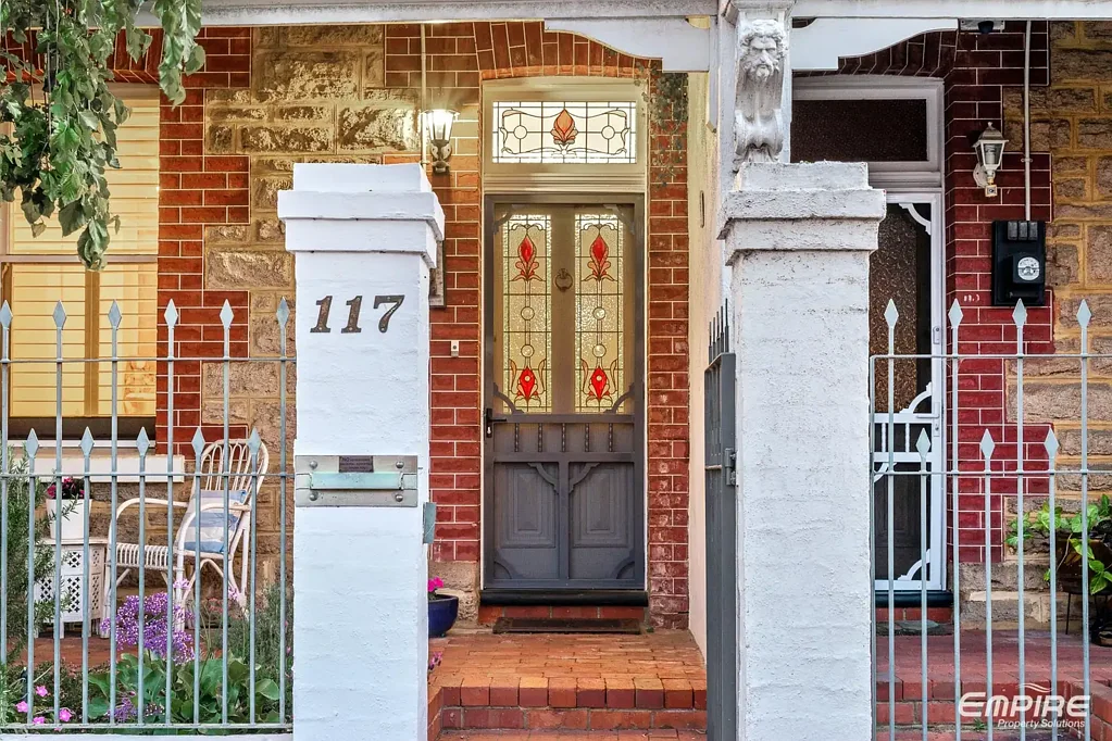 Character Charm on George St