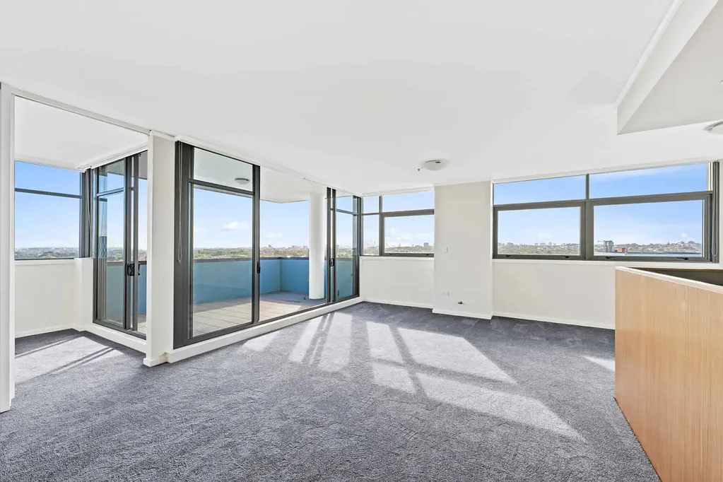 Top Floor Luxury with Sweeping 270° Views | Renovated 3-Bedroom Apartment in 'Panorama'
