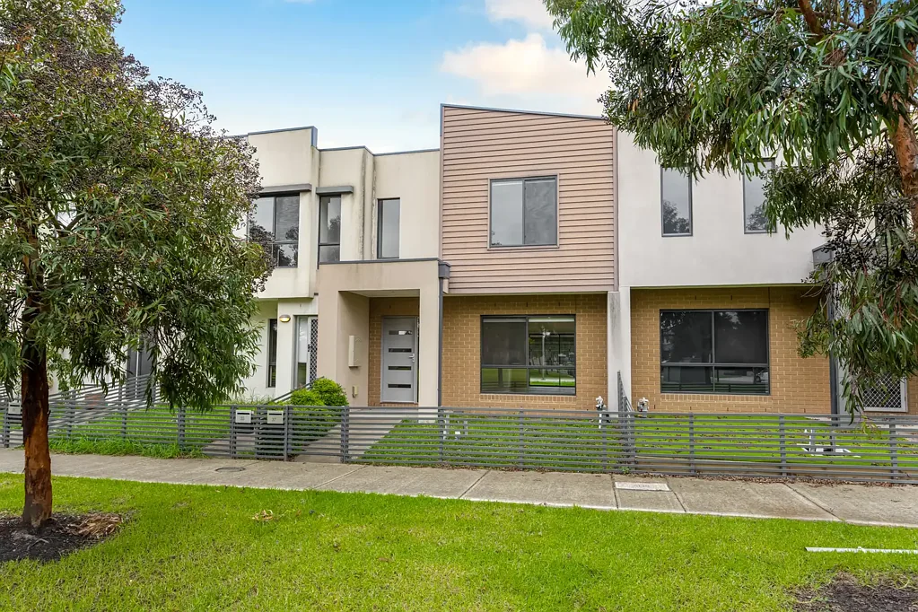 Modern Living in the Heart of Highlands - Convenience, Comfort & Parkside Views