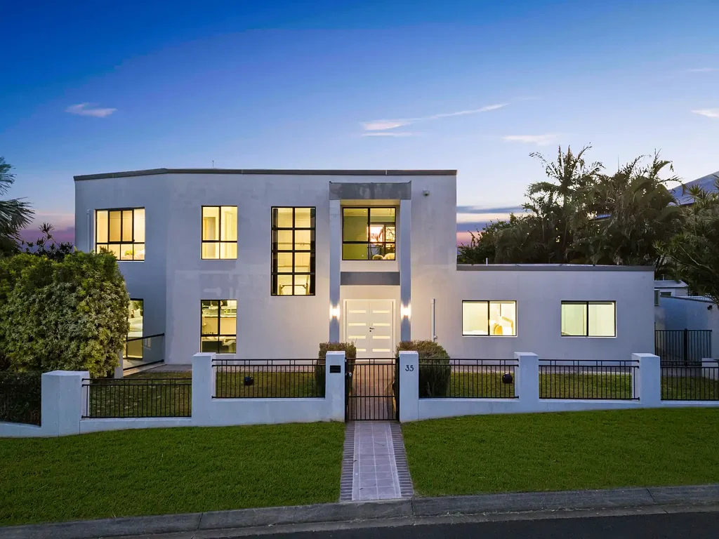Manly West 5ห้องนอน A COLOSSAL COASTAL MANSION WITH 565M² OF ELEVATED LIVING