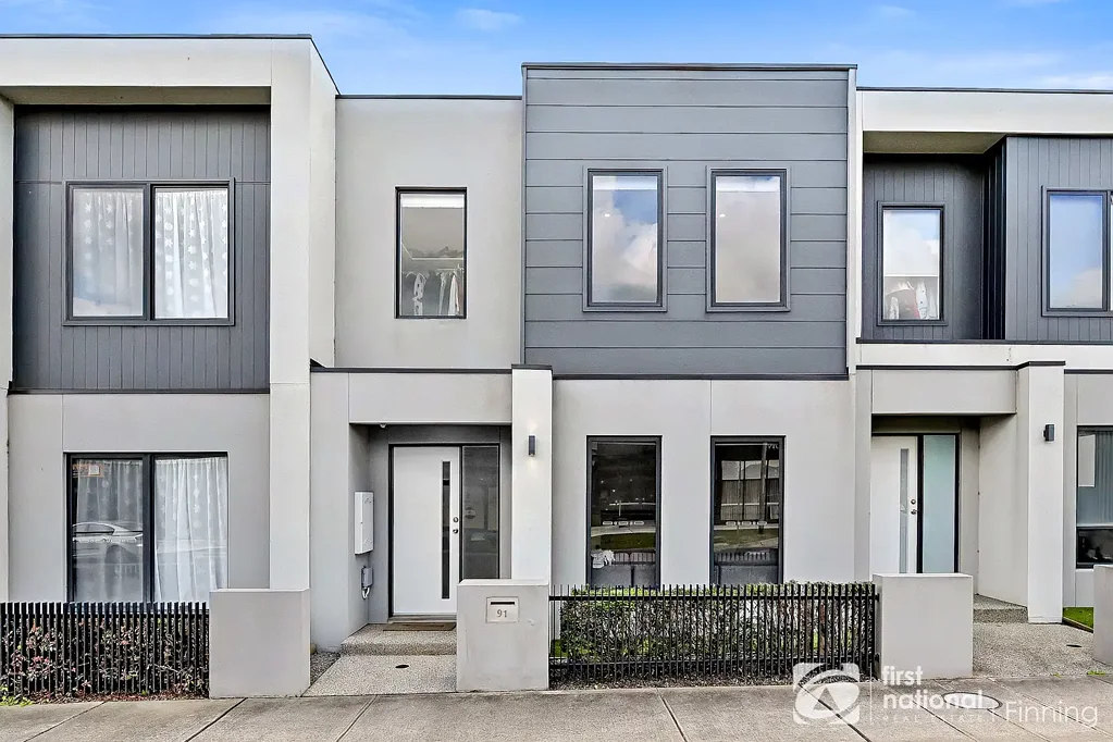 Clyde North 3房  BRIGHT, CRISP, MODERN & SPACIOUS