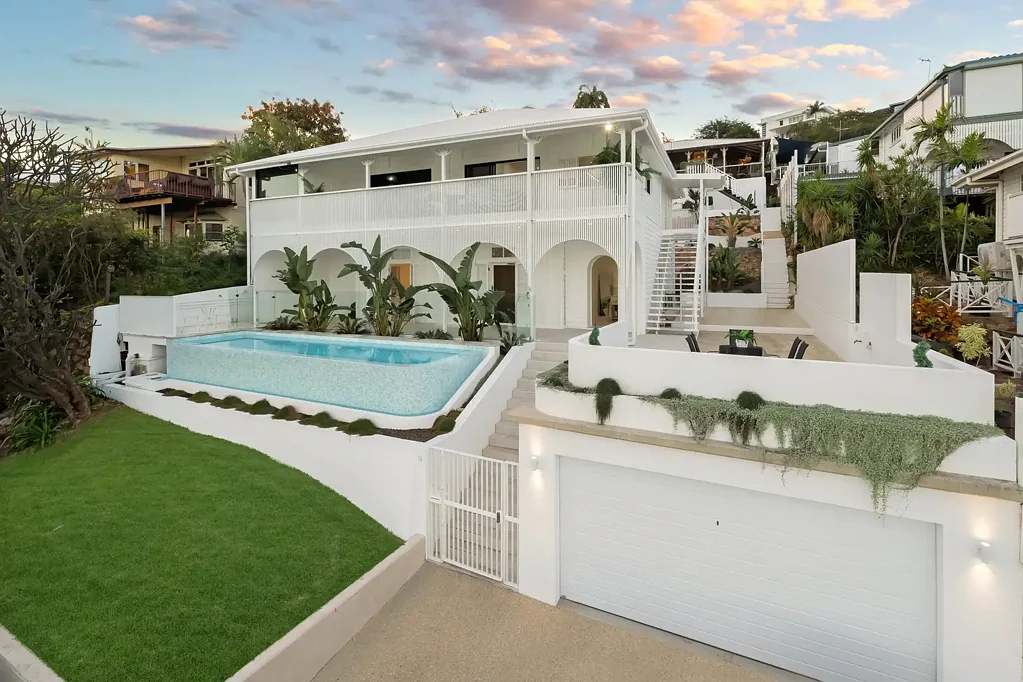 Townsville City 8 Bedroom Grand Inner-City Living – Two Homes, One Prestigious Address