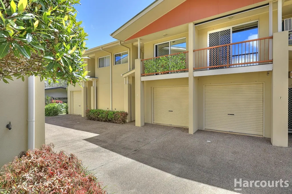 Immaculate Townhouse Close To The Beach with Solar