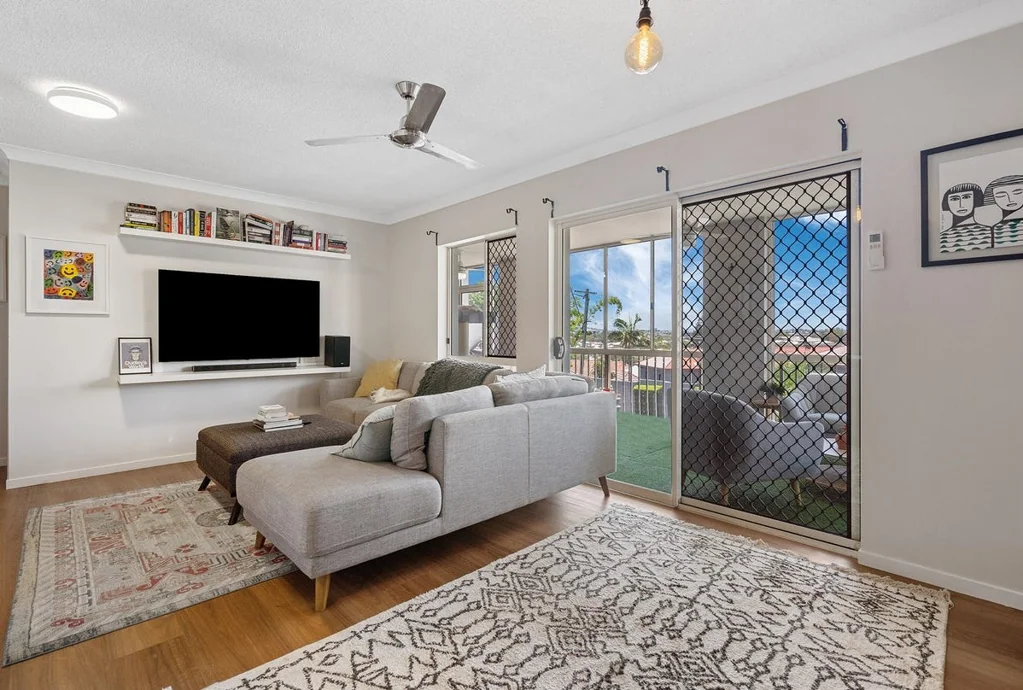 Spacious two-bedroom apartment in a convenient Albion location