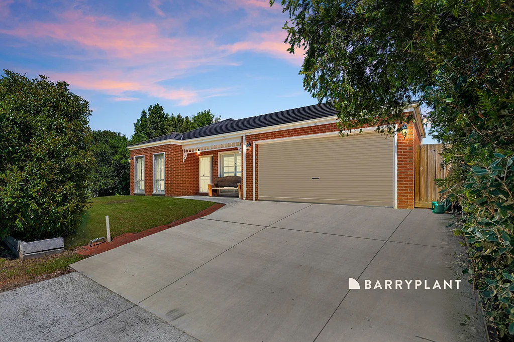 75 Sandalwood Drive, Pakenham, VIC 3810