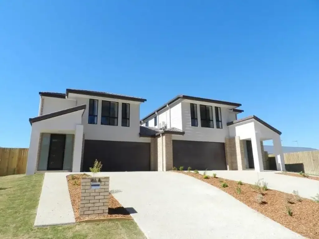 SPACIOUS FAMILY LIVING IN KIRKWOOD