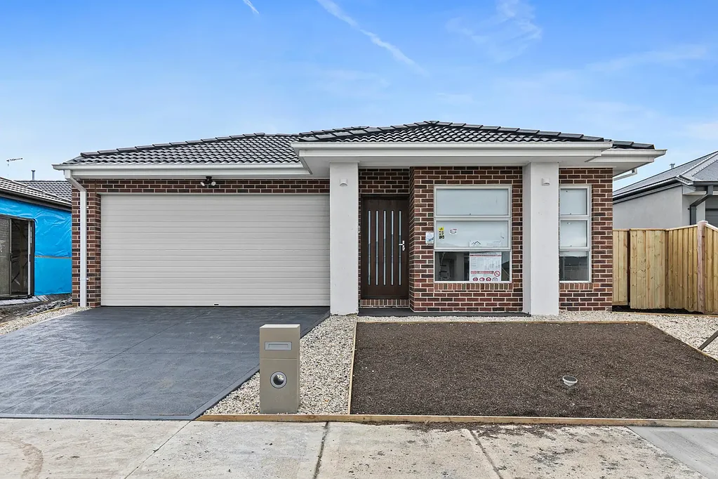 Stunning  4-Bedroom Home in Beveridge!