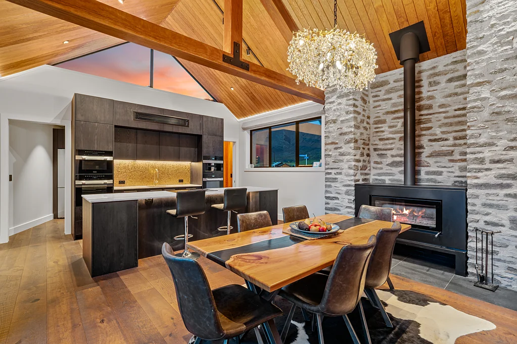 Jacks Point 5Kwarto Exceptional Home and Income in Hanley’s