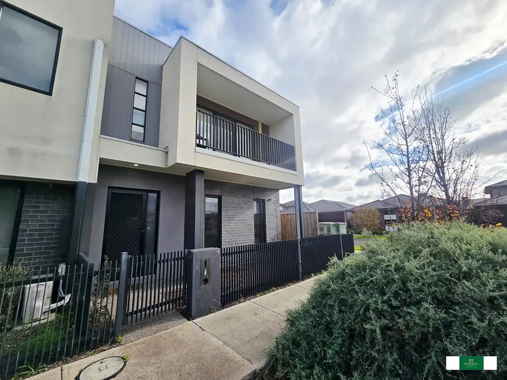 4 bed 3 Bath 2 Car - Park Facing Beautiful Lifestyle Property!!