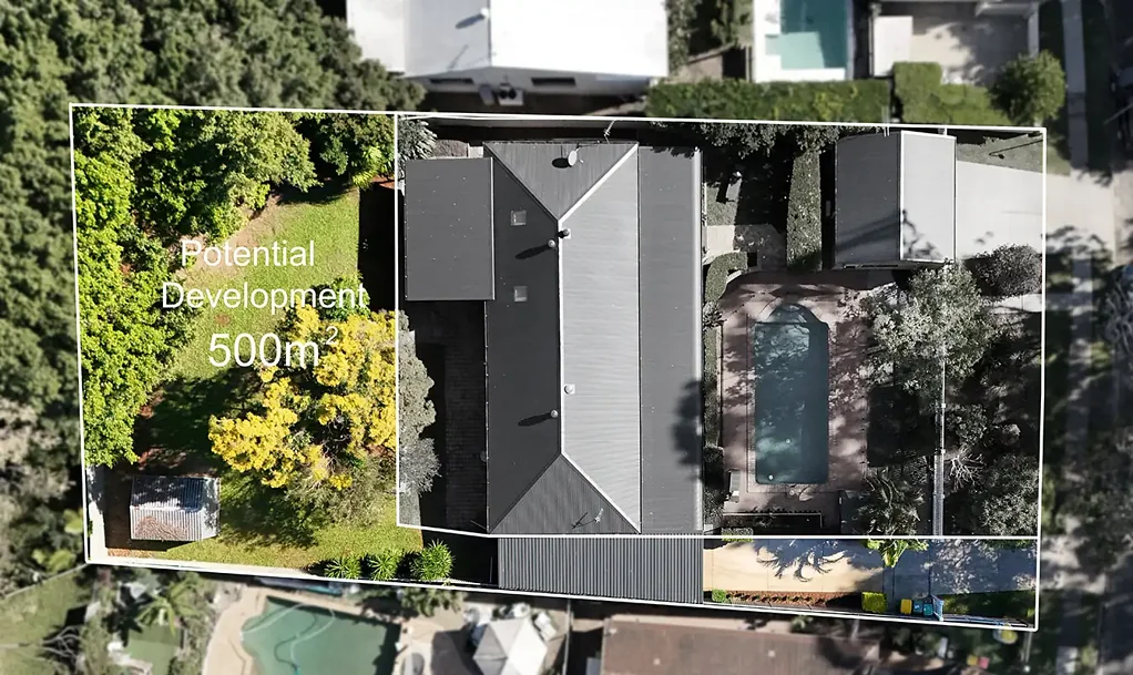 Ashmore 4Zimmer SPACIOUS FAMILY HOME ON 1,349m2 BLOCK WITH POTENTIAL TO SUB-DIVIDE