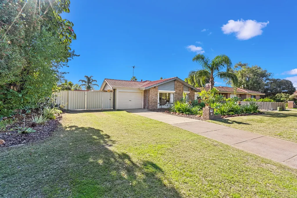 Halls Head 3chambre Under offer.