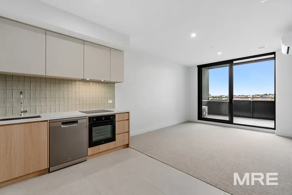 Brand new, sunset views and fridge freezer included