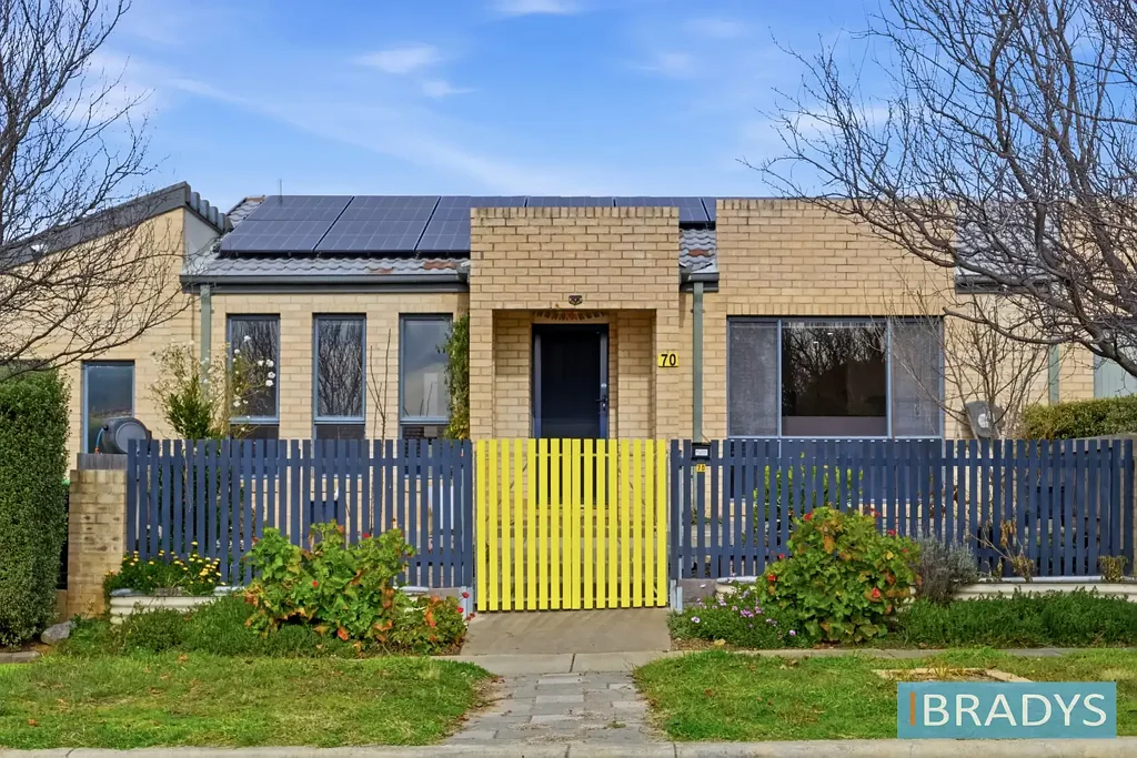 Modern 3 bedroom, ensuite home with double garage  in a prime Gungahlin location