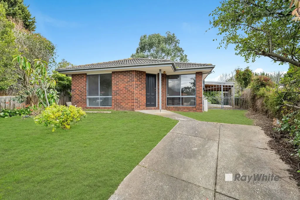 Spacious 3-Bedroom Family Home in Prime Hampton Park Location!