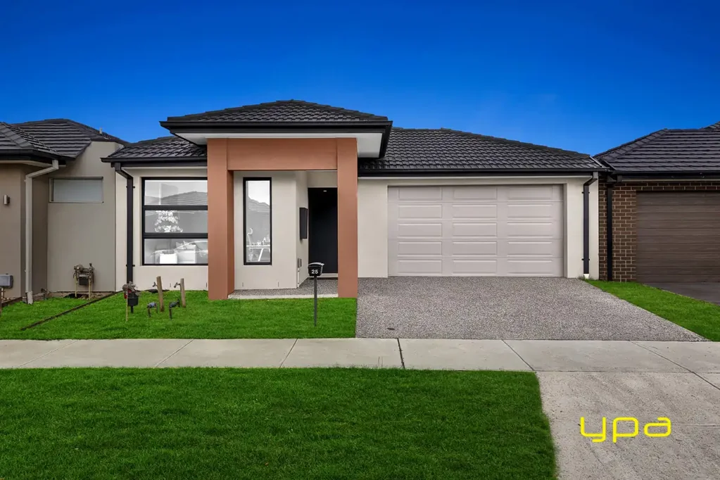 Clyde North 4침실 Modern Family Living with Space, Comfort & Convenience