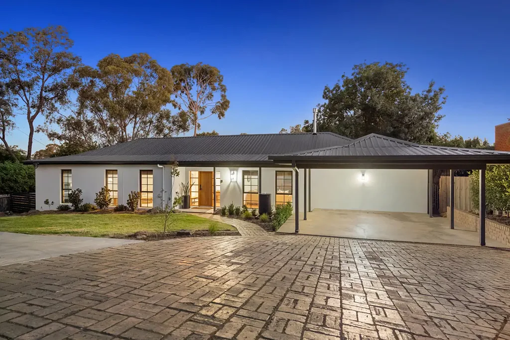 4 Orana Court, Strathdale, VIC 3550