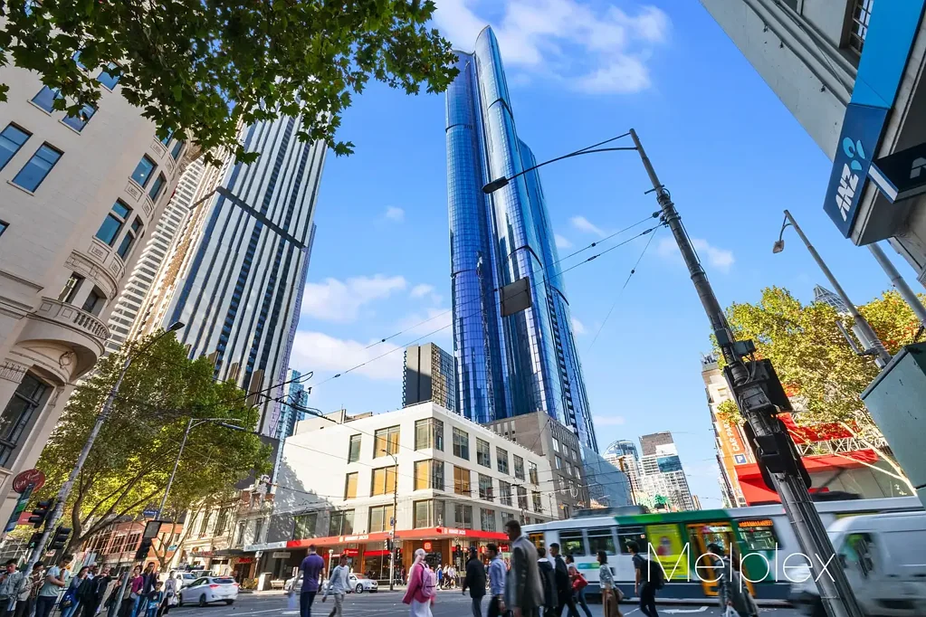 Melbourne 1房 高楼层视野开阔 阳光开放式起居 现代厨房优质电器 宽敞卧室木地板 安全车位储物格 中央便捷生活 Executive-Style CBD Living with Unmatched Views