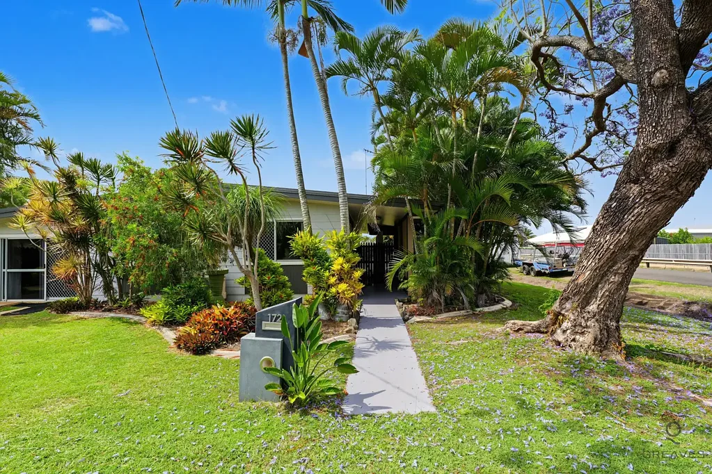 Avenell Heights 3कमरा Double Shed, Entertainer's Patio & Dual Access On An 809m² Corner Block
