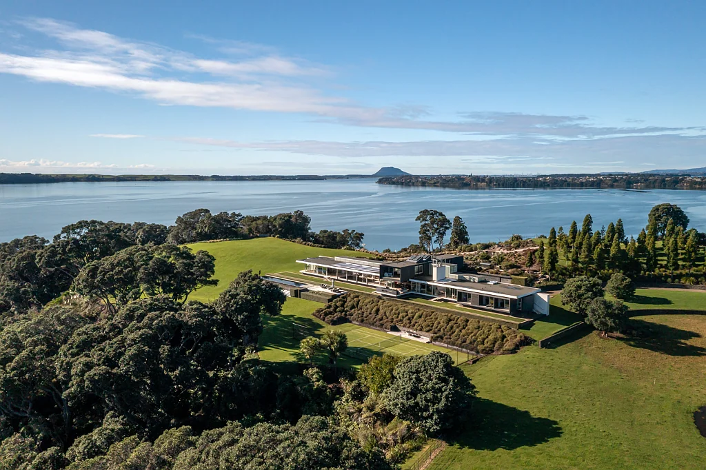 Whakamarama 5ਬੈੱਡਰੂਮ Luxury Waterfront Sanctuary