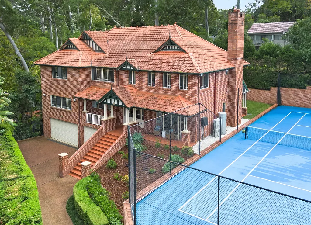 Gordon 6Kwarto Grand Upper North Shore family living with tennis court