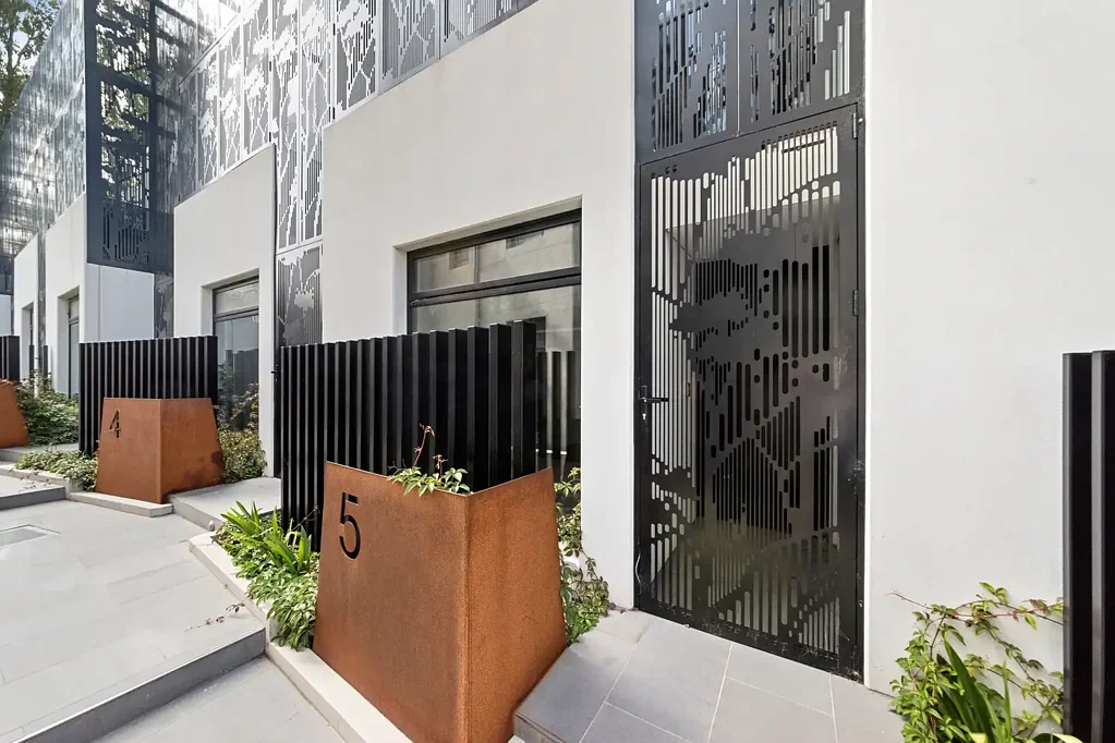 Three Levels Of Luxury Living At Its Best!